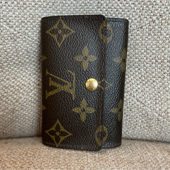 Louis Vuitton Monogram 6 Ring Key Case - Picture 9 of 10